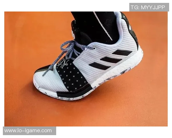 《体坛测评》adidasCrazyExplosive战靴，突破极限，掌控赛场