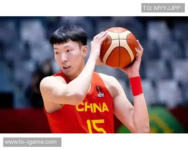 中国男篮发布伊朗大战大名单：周琦在列，胡明轩缺席引发热议