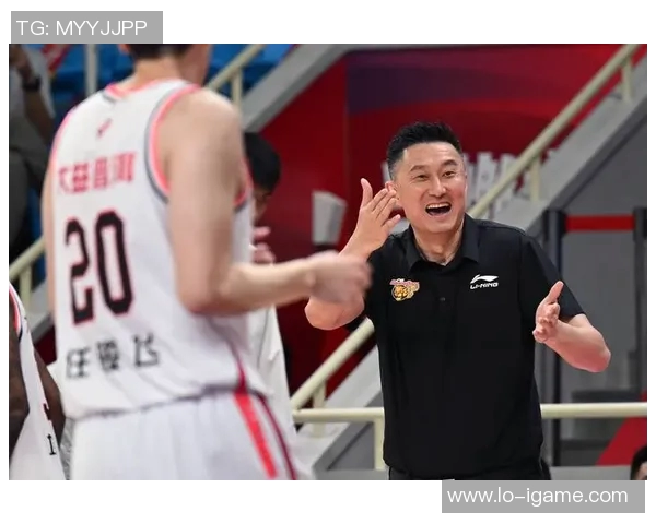 杜锋生日惨遭球员蛋糕拍脸,爱将:未能赢球添堵了