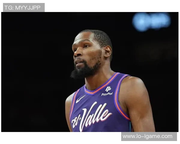 火箭众将红毯秀:杜兰特废土风老姐夫聊发少年狂申京必备黑超 火箭众将红毯秀:杜兰特废土风老姐夫聊发少年狂申京必备黑超